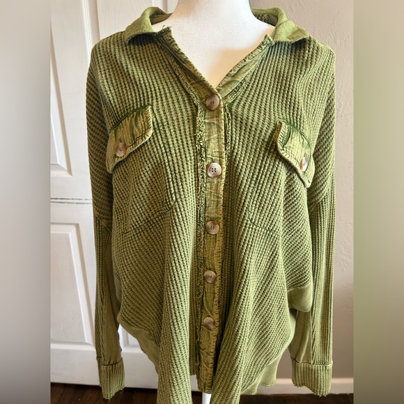 Free People oversized Olive Green Waffle Knit long sleeve blouse button top - Picture 4 of 7